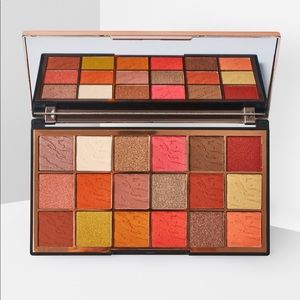 MAKEUP REVOLUTION BUNDLE FIERCE / ROSEGOLD PALETTE